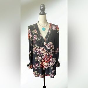 Blu Pepper Romper Black with flowers Long Sleeve Size Large